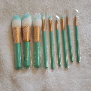 Gorgeous 10 piece turquoise brush set